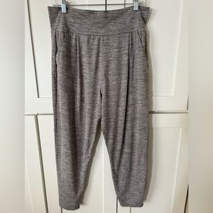 Vuori Luxe Harem Jogger Womems Size XL Pants Heather Gray Lightweight Tapered